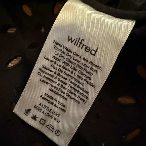 NWT Wilfred La Boheme Blayze Eyelet Cropped Blouse in Black Noir Size Medium - Picture 8 of 9